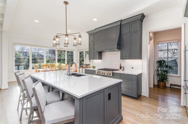 Property image 4 at 510 Poindexter Drive, Charlotte, NC 28209