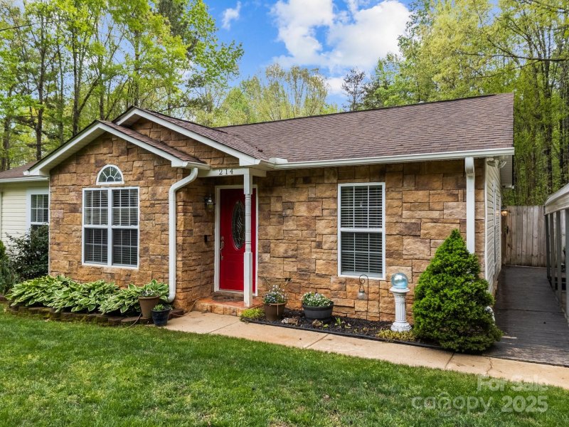 Property image 3 at 214 Creek View Road, Mooresville, NC 28117