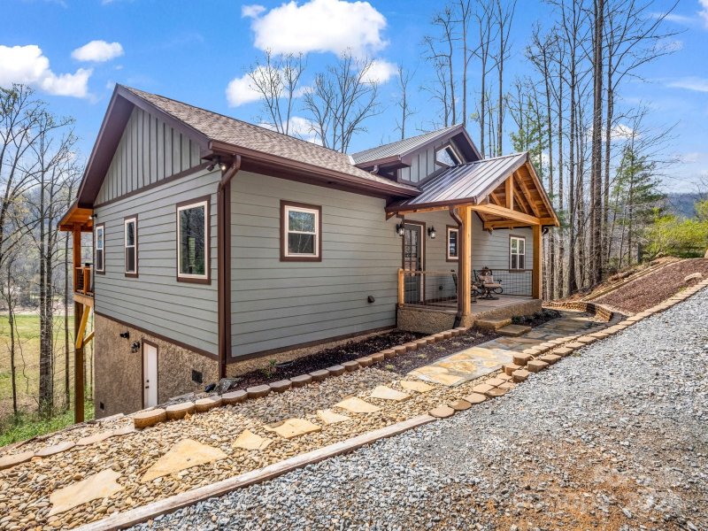 Property image 2 of 107 Twisted Birch Drive in Blue Rock Valley, Hendersonville, NC 28792