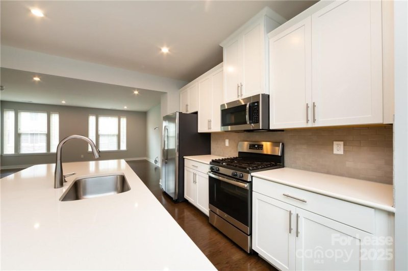 Property image 3 at 1736 Town Oak Lane, Charlotte, NC 28205