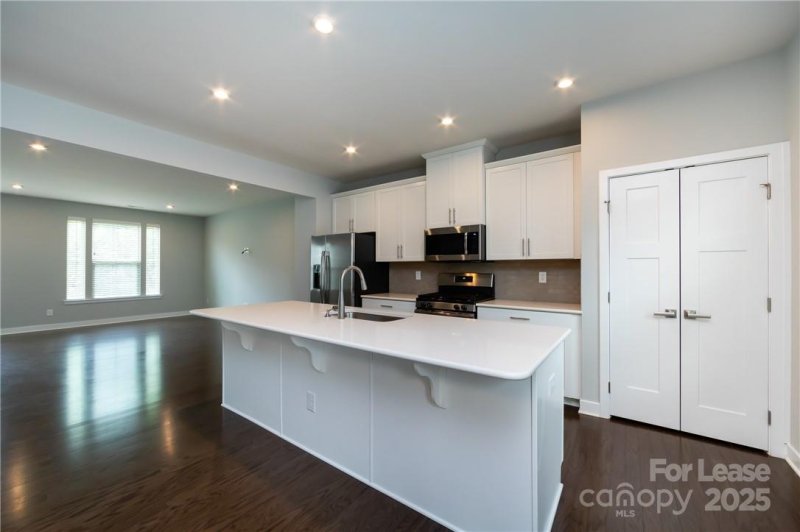 Property image 4 at 1736 Town Oak Lane, Charlotte, NC 28205