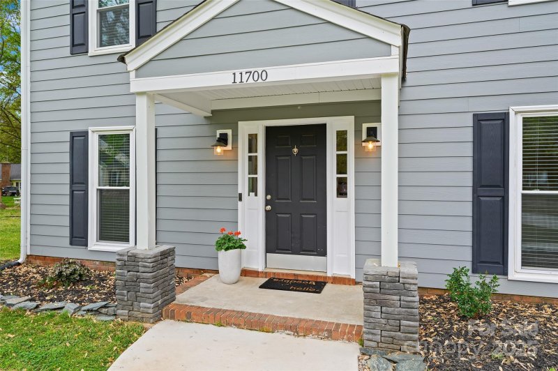Property image 3 at 11700 Fernhurst Lane, Charlotte, NC 28277