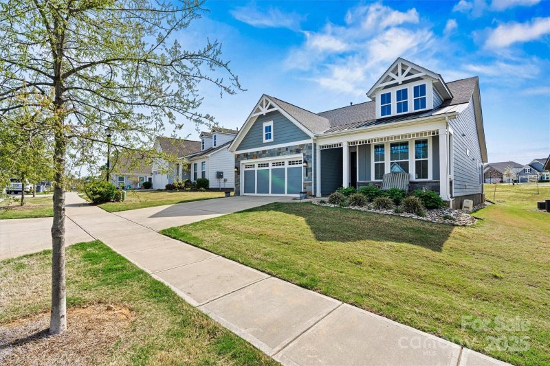 Property image 3 of 8718 Festival Way in Cresswind, Charlotte, NC 28215