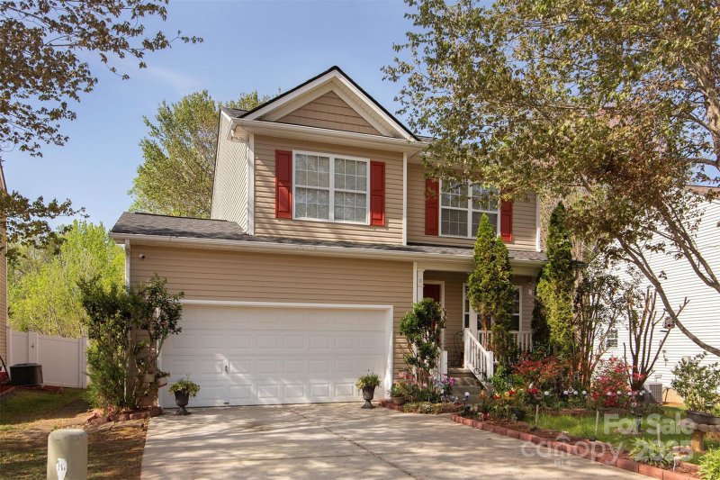 Fern Hill, Charlotte Community