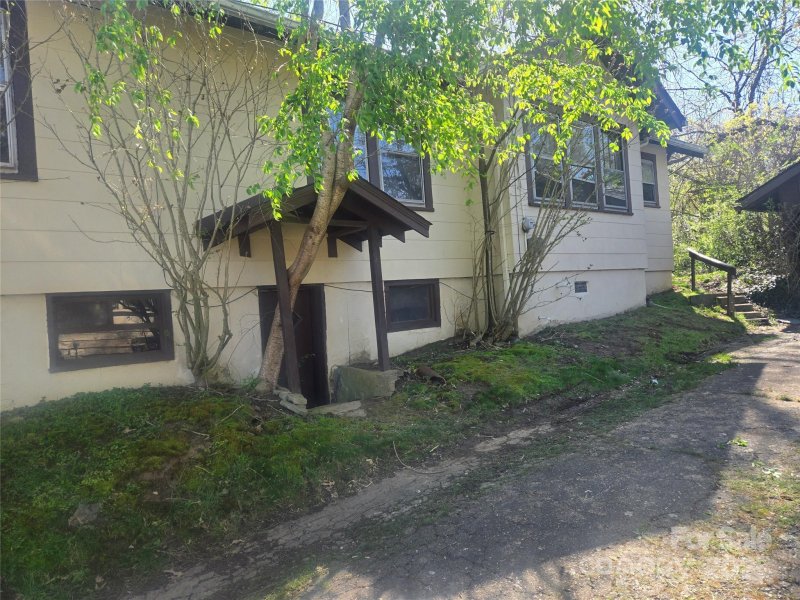 Property image 3 at 58 Balm Grove Avenue, Asheville, NC 28806
