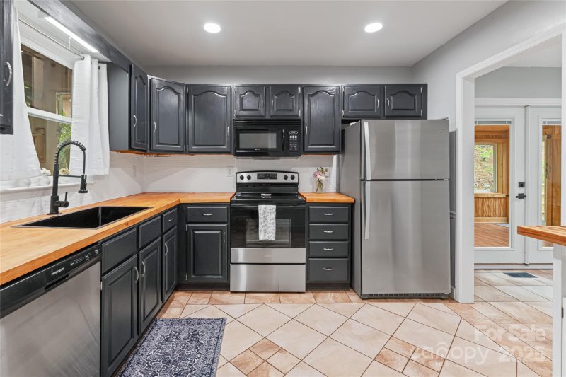 Property image 5 at 28 Sagebrush Circle, Etowah, NC 28729