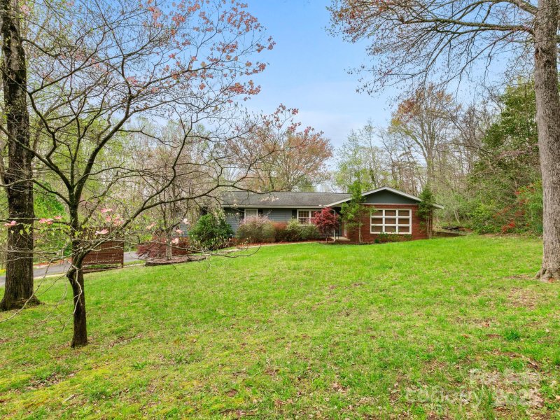 Property image 3 at 4 Botany Court, Asheville, NC 28805