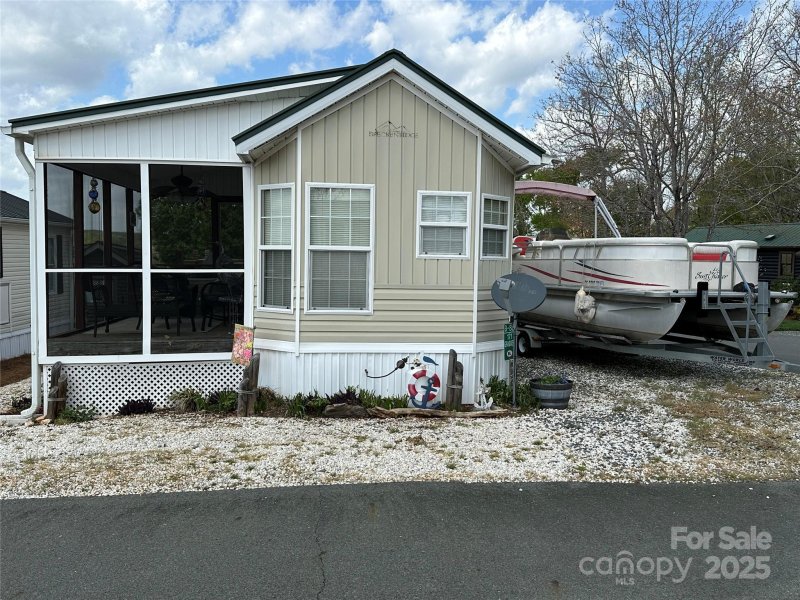 Property image 2 of 171 Grand View Drive in Badin Shores Resort, New London, NC 28127