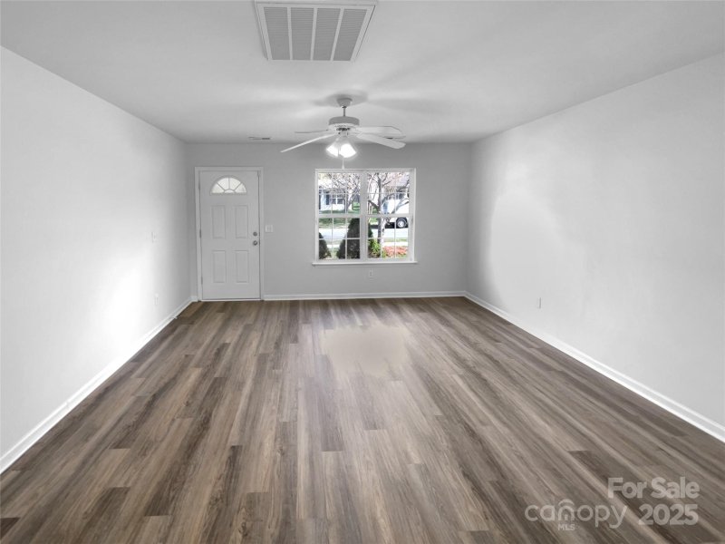 Property image 3 at 1325 Crandon Drive, Charlotte, NC 28216
