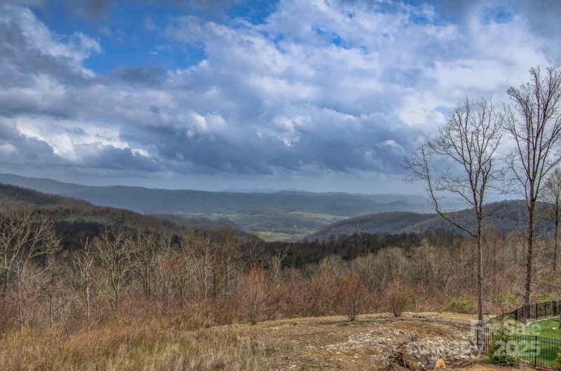 Property image 5 of 475 Dancing Bear Drive in Grand Highlands at Bearwallow, Hendersonville, NC 28792