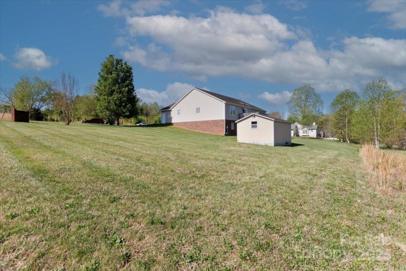 Property image 5 of 106 Zurich Lane in Fairview Farms, Statesville, NC 28625