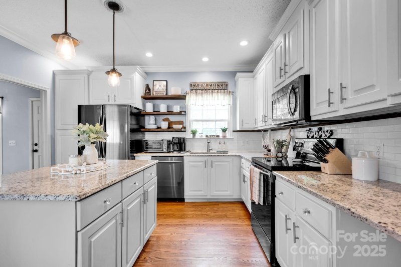 2895 Sweeping Pine Lane