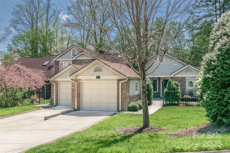 Glenbrook, Hendersonville Community