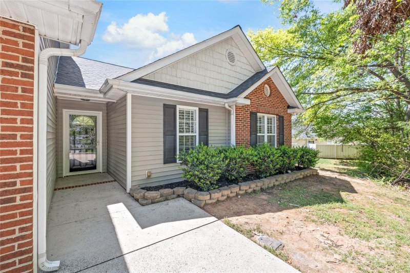 Property image 2 at 219 Edinburgh Court, Mount Holly, NC 28120