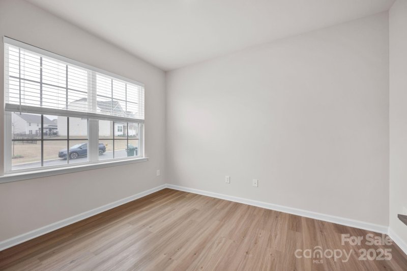 Property image 5 of 129 Rooster Tail Lane in Falls Cove at Lake Norman, Troutman, NC 28166