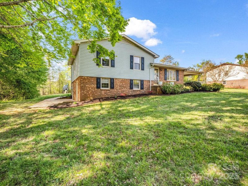 Property image 3 at 222 E Melissa Lane, Forest City, NC 28043