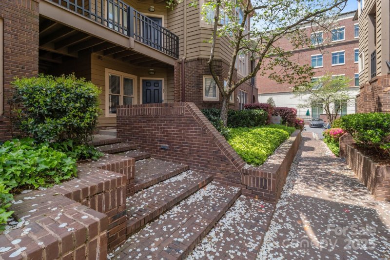 Property image 4 at 1109 E Morehead Street, Charlotte, NC 28204