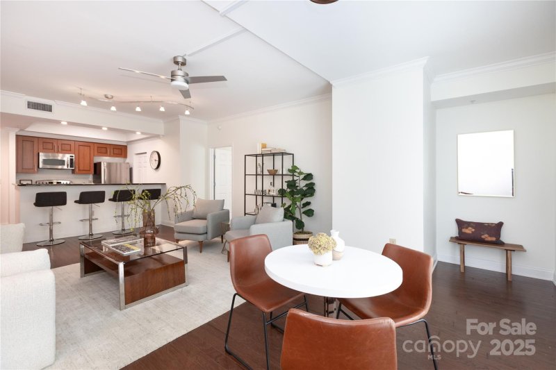 Property image 5 at 300 W 5th Street, Charlotte, NC 28202