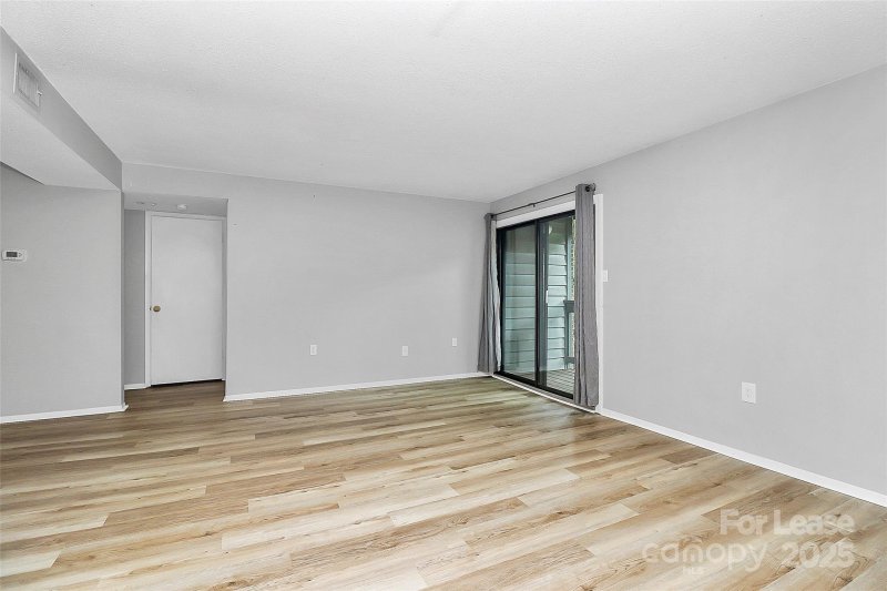 Property image 3 at 5012 Sardis Road, Charlotte, NC 28270