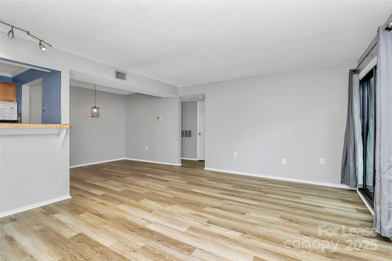 Property image 4 at 5012 Sardis Road, Charlotte, NC 28270