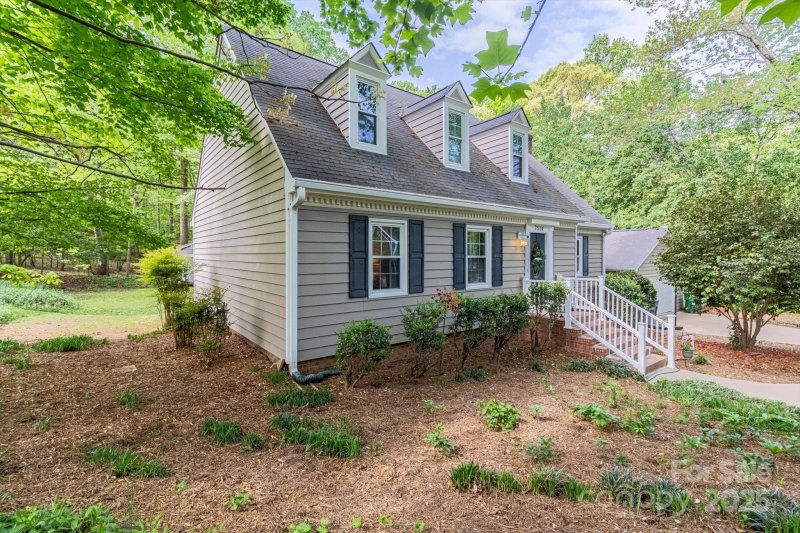 Property image 3 at 7514 Pewter Lane, Charlotte, NC 28270