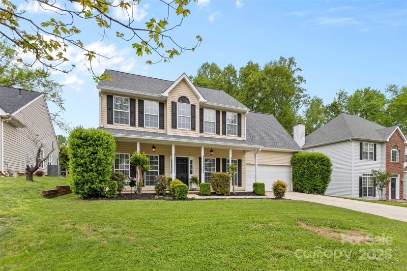 Property image 2 at 879 Knightsbridge Road, Fort Mill, SC 29708
