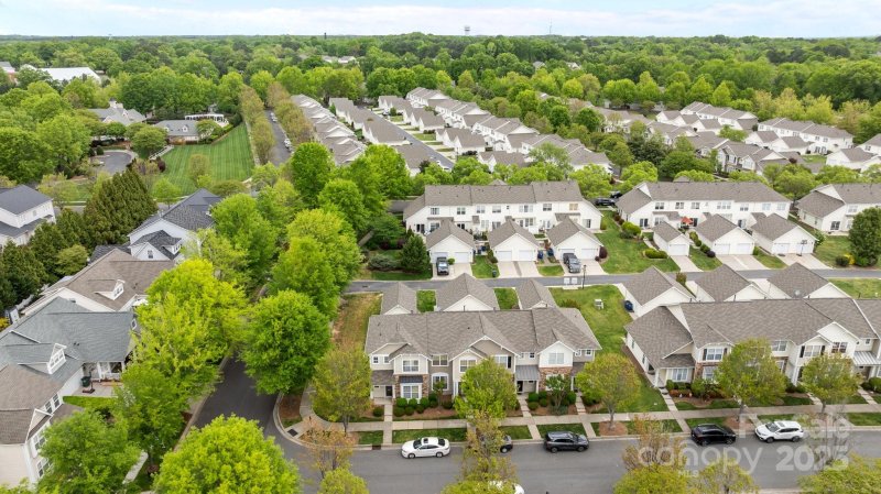 Property image 2 at 1001 Woodglen Lane, Matthews, NC 28104