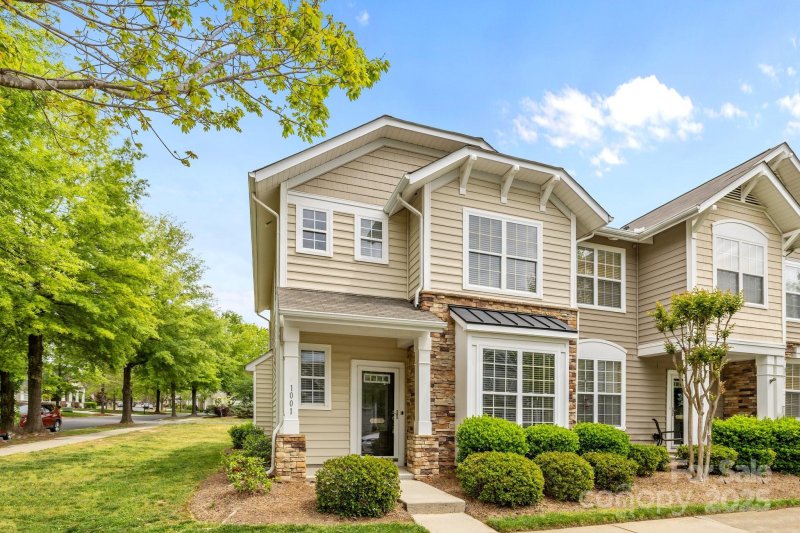 Property image 3 at 1001 Woodglen Lane, Matthews, NC 28104