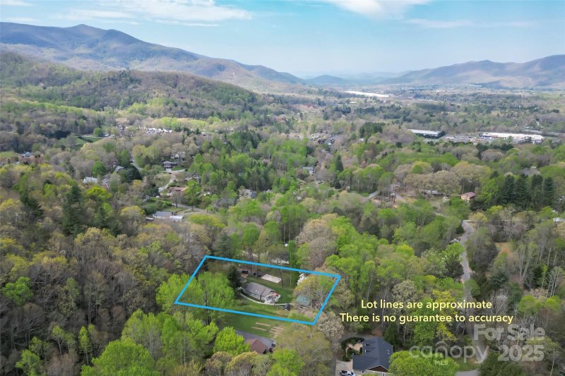 Property image 3 at 11 Hunting Lodge Drive, Black Mountain, NC 28711