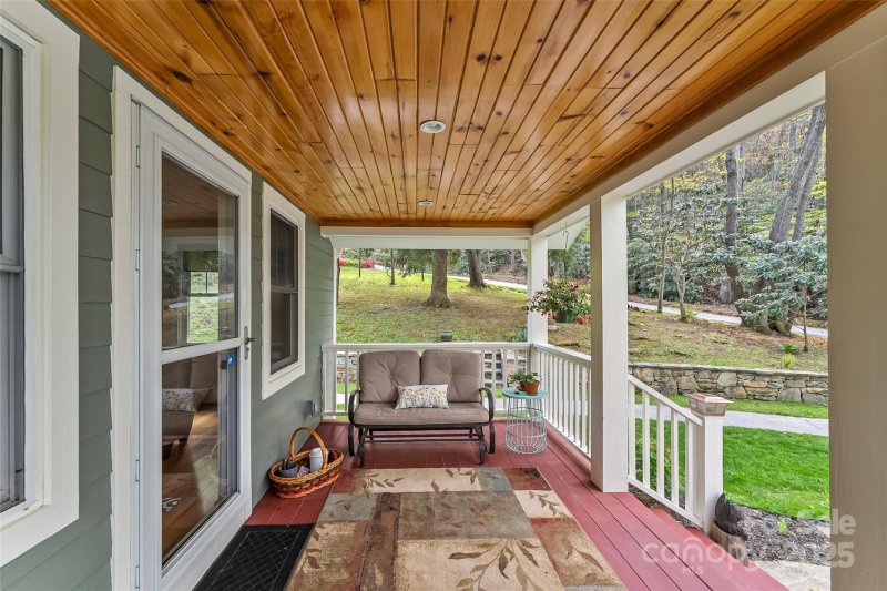 Property image 4 at 11 Hunting Lodge Drive, Black Mountain, NC 28711