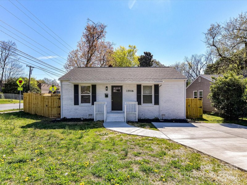 Property image 2 at 1946 Academy Street, Charlotte, NC 28205