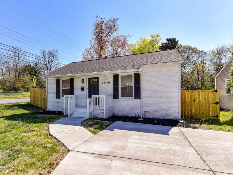 Property image 4 at 1946 Academy Street, Charlotte, NC 28205