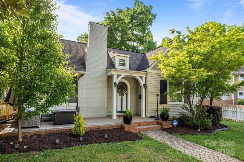 Property image 3 at 700 Oakland Avenue, Charlotte, NC 28204