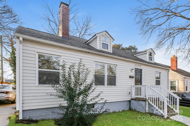 Property image 3 at 1309 Camp Greene Street, Charlotte, NC 28208