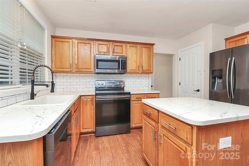 Property image 3 at 18627 Victoria Bay Drive, Cornelius, NC 28031