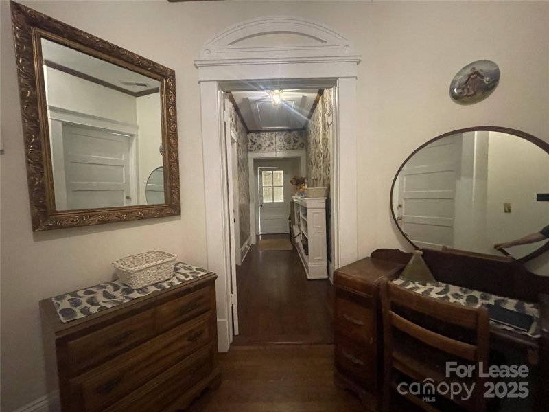 Property image 4 at 501 E Kingston Avenue, Charlotte, NC 28203