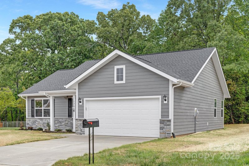 Property image 2 at 1706 30th Avenue Court, Hickory, NC 28601