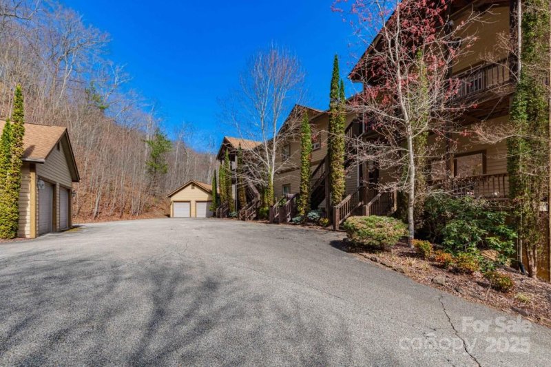 Property image 3 of 295 Sawgrass Drive in Smoky Mountain Country Club, Whittier, NC 28789