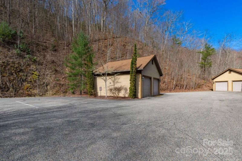 Property image 4 of 295 Sawgrass Drive in Smoky Mountain Country Club, Whittier, NC 28789