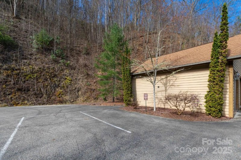 Property image 5 of 295 Sawgrass Drive in Smoky Mountain Country Club, Whittier, NC 28789