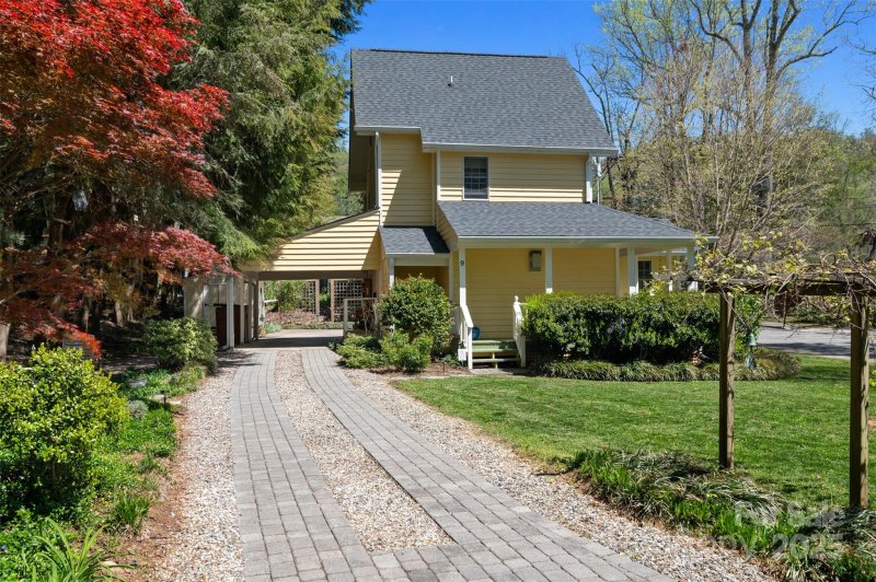 Property image 4 at 9 Celia Place, Asheville, NC 28801