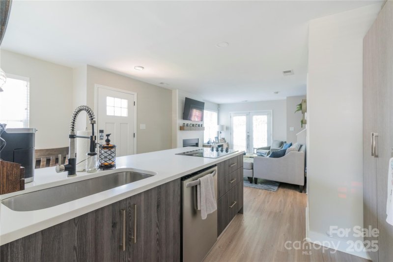 Property image 4 at 1529 Briar Creek Road, Charlotte, NC 28205