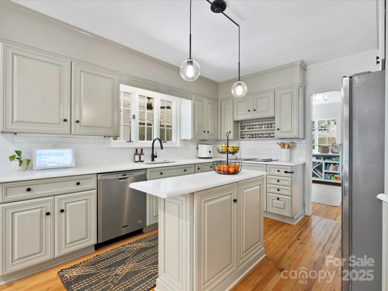 Property image 3 at 1927 S Wendover Road, Charlotte, NC 28211