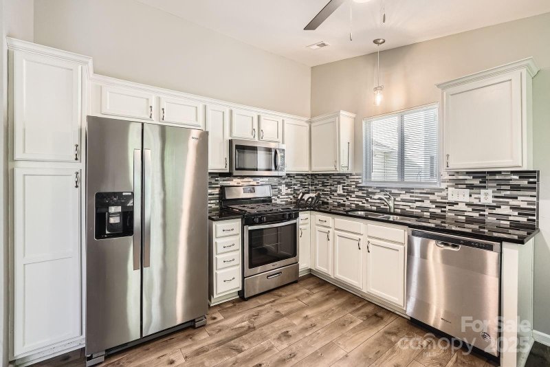 Property image 4 at 1807 Oakdale Green Drive, Charlotte, NC 28216