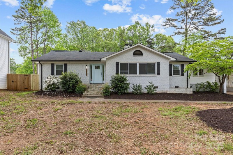 Property image 2 at 1601 Gambia Street, Charlotte, NC 28208