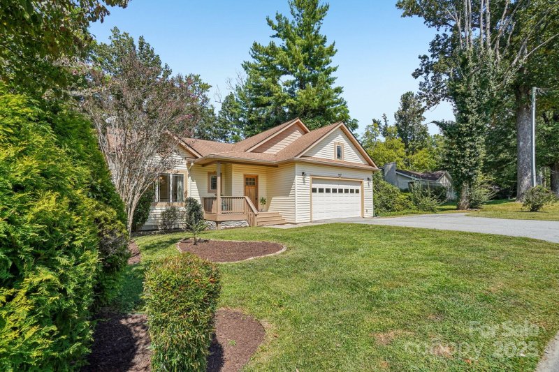 Property image 2 of 147 Cedar Lane in Royal Pines, Arden, NC 28704