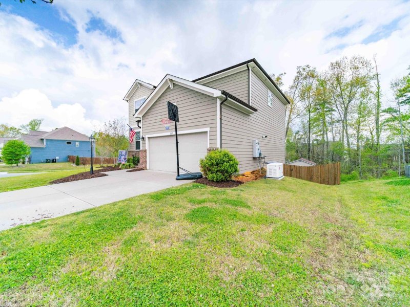 Property image 3 at 807 Oak Manor Drive, Concord, NC 28025