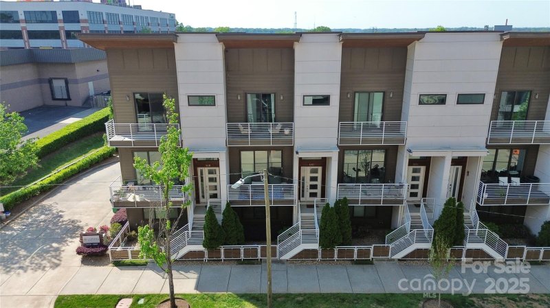 Property image 3 of 1416 S Church Street in Lumina Townhomes, Charlotte, NC 28203