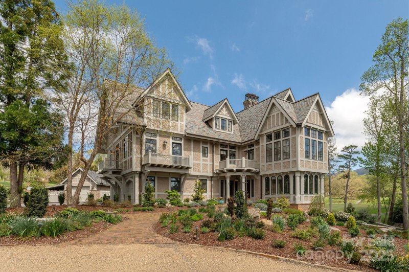 Property image 2 of 8 Fairway Place in Biltmore Forest, Asheville, NC 28803