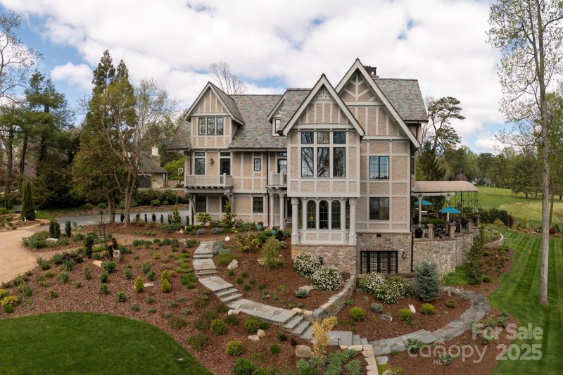 Property image 3 of 8 Fairway Place in Biltmore Forest, Asheville, NC 28803